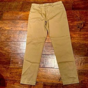 Men’s Banana Republic, mason, athletic, tapered fit khaki chinos, size 34 x 34
